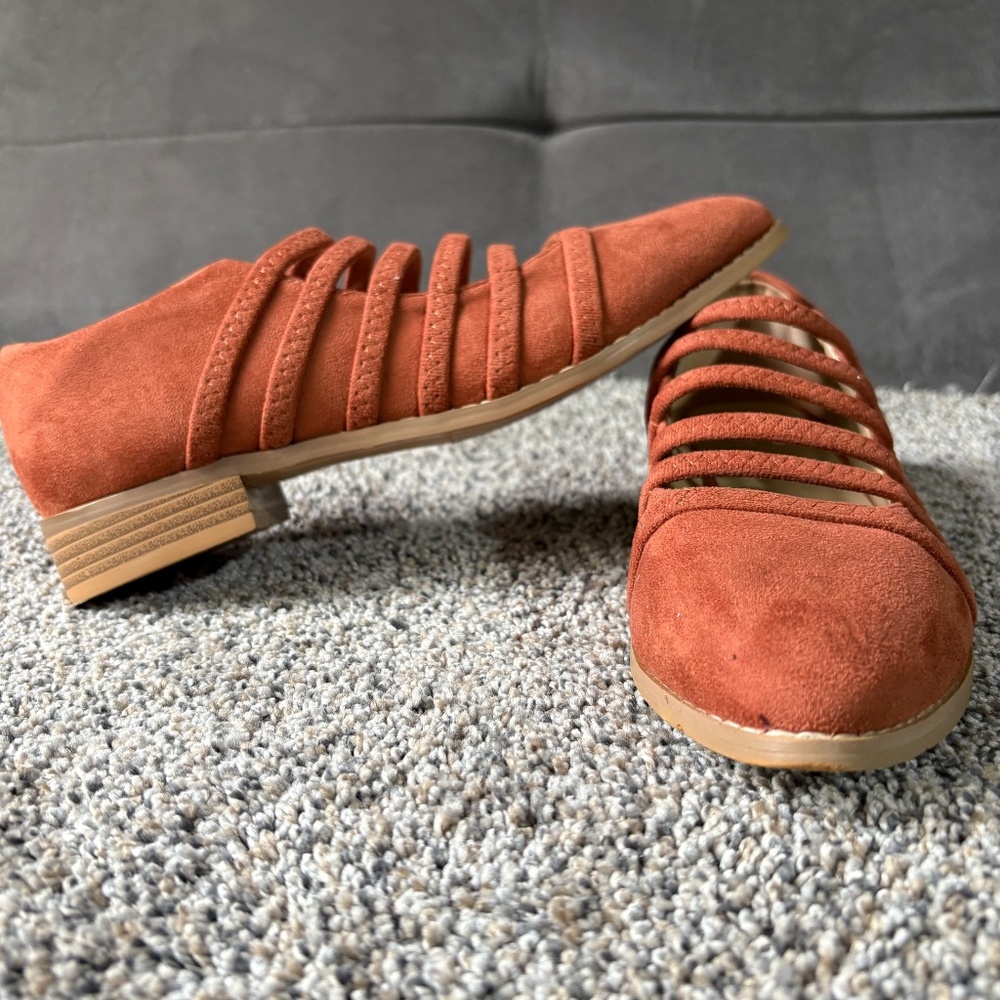 TG Rust Suede Pointed Toe Caged Flats Women's Size 7 Comfort Shoes